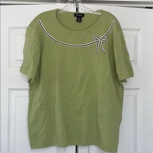 Hampshire short sleeve thin sweater w/ bow accent